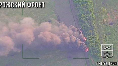 Telegramissa venäläisten julkaisema lennokkikuva, jossa näkyy väitetysti tuhottuja ukrainalaispanssareita Zaporižžjan alueella.