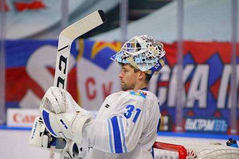 Suomalaisvahti Joni Ortion edustama KHL-seura Barys Nur-Sultan pelaa keskiviikon koti­ottelunsa suljetuin ovin pääkaupungin mellakoiden vuoksi. Kuva marraskuun SKA-ottelusta.