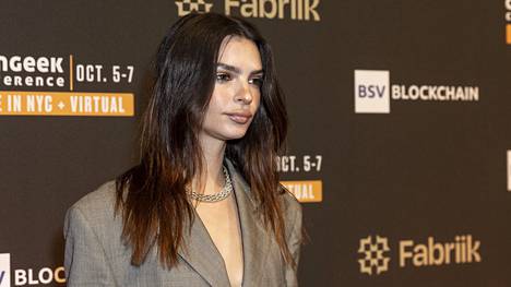 Emily Ratajkowski was sued in New York City, among others, after she posted a picture of herself on her Instagram account.  He has also received new claims in July and October this year. 