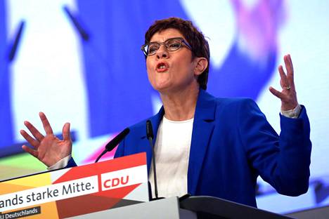 Saksan kristillisdemokraattien puoluejohtaja Annegret Kramp-Karrenbauer puhui CDU:n puoluekokouksessa Leipzigissa perjantaina.