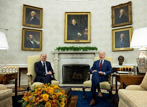 Olaf Scholz tapasi Joe Bidenin Valkoisessa talossa perjantaina.