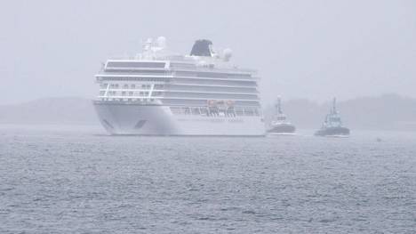 Merihätään joutunut risteilijä pääsi onnellisesti satamaan Norjassa