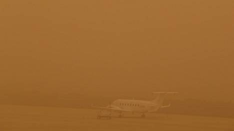 Gran Canarian ja Teneriffan lentokentät suljettiin hiekkamyrskyn vuoksi, ainakin kaksi Suomeen saapuvaa lentoa peruttu