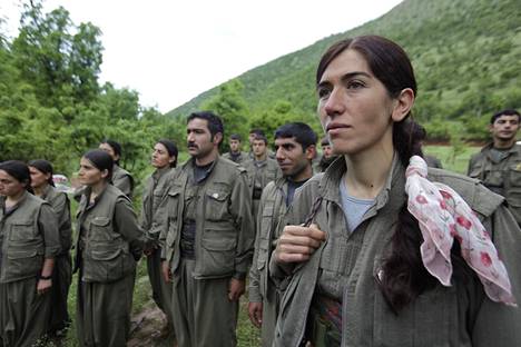 PKK-liikkeen taistelijoita Pohjois-Irakissa toukokuussa 2013. PKK:n riveissä taistelee myös paljon naisia.