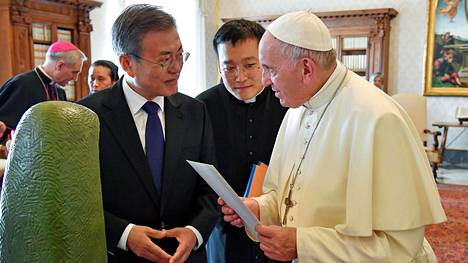 Paavi kutsuttiin Pohjois-Koreaan – Vatikaani on valmis harkitsemaan vierailua vakavasti