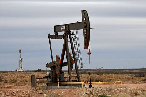 Exxonin öljypumppu Carlsbadin öljykentän tuntumassa New Mexicossa Yhdysvalloissa.