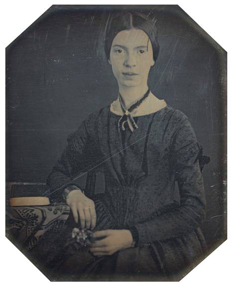 Runoilija Emilie Dickinson (1830–1886) eli aikana, jolloin ei vielä ollut autismidiagnoosia, mutta silti hän Törnvallin mukaan tiesi olevansa erilainen.