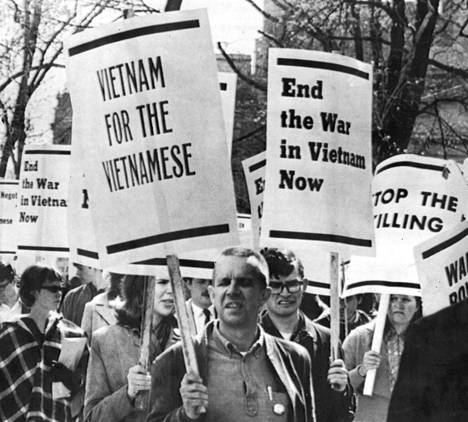 Vietnamin sodan vastainen mielenosoitus vuonna 1965.
