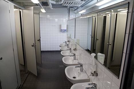 The toilets in the barracks had doors in the 90s, now the showers also have doors. 