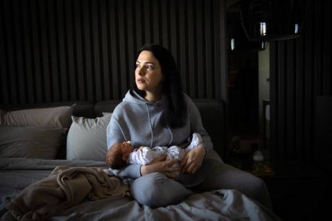Svetlana Mitskevytš synnytti toisen lapsensa Mijan Venäjän hyökkäyksen ensimmäisenä päivänä 24.2. kuunnellen sodan ääniä ikkunan takana. 