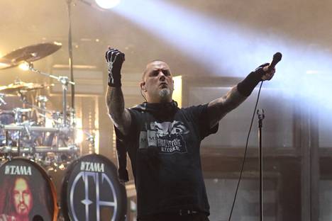 Panteran laulaja Phil Anselmo lavalla Meksikon Tolucassa joulukuun alussa.