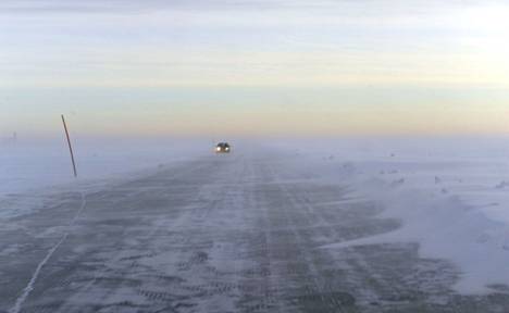 Oulunsalon ja Hailuodon välillä on talvisin käytössä jäätie.