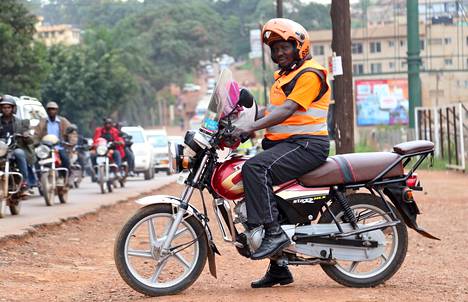 Jimmy Oliwa Kampalassa Ntindan kaupunginosassa lähellä paikkaa, jossa hän joutui liikenneonnettomuuteen.