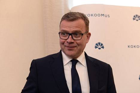 Eduskunnan puolustusvaliokunnan puheenjohtaja Petteri Orpo (kok).