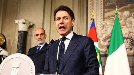 Italian hallitus­neuvottelut kariutuivat – pää­ministeriksi hyväksytty Conte luopuu tehtävästään