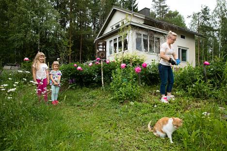 Suomalainen unelma: Paula Seppä osti rintamamiestalon 100-vuotiaalta  mieheltä, joka oli rakentanut sen – ”Mitään ei korjata, mikä ei ole rikki”  - Koti 