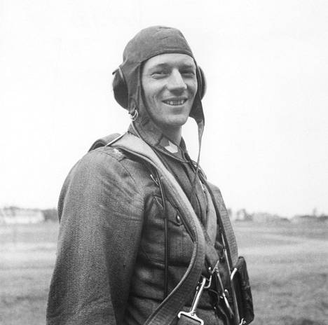 Vääpeli Nils Katajainen kuvattuna 30. kesäkuuta 1944 Lappeenrannassa. 