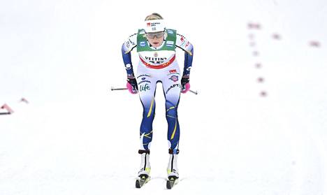 Frida Karlsson voitti 10 kilometrin perinteisen hiihtotavan maailmancupin kisan lauantaina Rukalla. Kuva perjantain sprintistä.