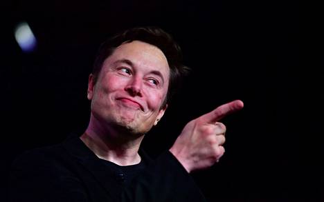 Miljardööri Elon Musk puhui Teslan tilaisuudessa vuonna 2019.