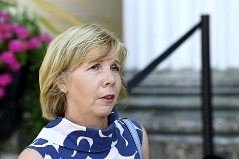 Oikeusministeri Anna-Maja Henriksson (r) 