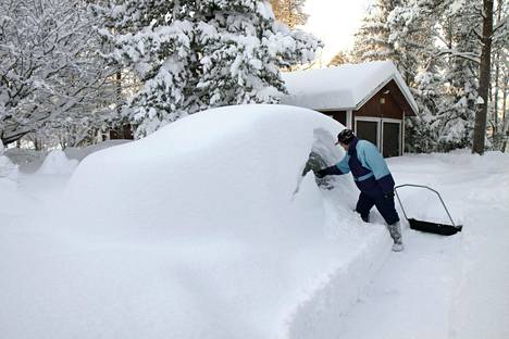 Kolmesta sentistä vettä tulee jopa 73 senttiä lunta – lumen ei kerro kaikkea sataneen lumen määrästä - Kotimaa | HS.fi