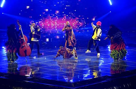 Ukrainaa edustava Kalush Orchestra esiintyi Euroviisujen ensimmäisessä semifinaalissa tiistaina ja pääsi odotetusti jatkoon.