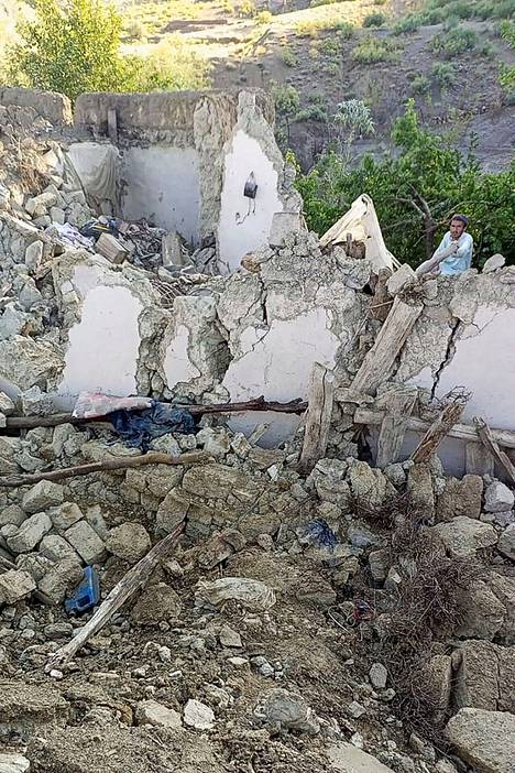 Maanjäristyksessä sortunut talo Gayanin alueella Paktikan maakunnassa.