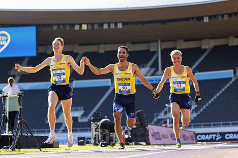 Miesten 10 kilometrin voittajat Jonas Glans, Mohammadreza Abootorabi ja Emil Millan De La Oliva yleisurheilun Suomi-Ruotsi -maaottelussa Olympiastadionilla.