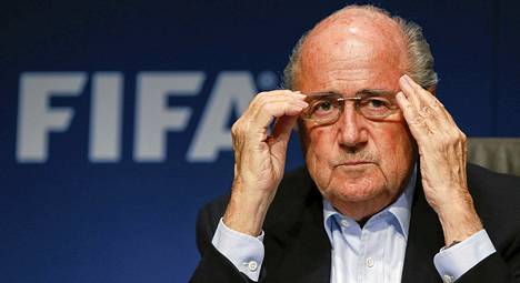 Sepp Blatter haluaa jatkokaudelle Fifan johdossa.