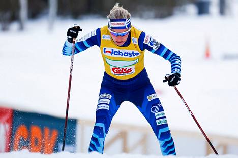 Anne Kyllönen kuvattuna SM-hiihdoissa Tampereella.