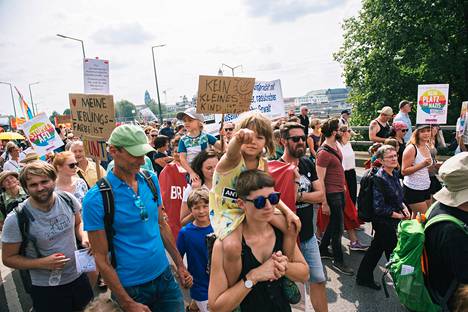 Dresdenissä marssittiin lauantaina äärioikeistoa ja rasismia vastaan.