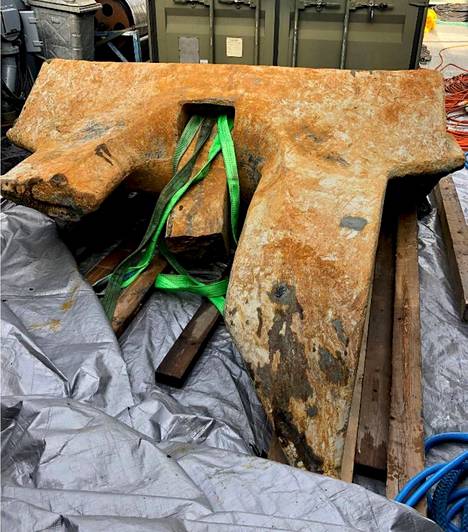 Police photo of the ship's anchor found near the Balticconnector gas pipeline. 