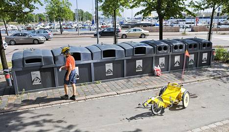 Suurin osa kyselyyn vastanneista kertoi kierrättäneensä jätteitä. Julkisen keskustelun koettiin lisäävän halua toimia ilmaston hyväksi, mutta moni piti sitä myös syyllistävänä. Kuva Helsingin Kruununhaasta vuodelta 2010.