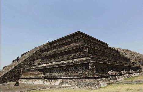 Asteekkien sivilisaatio tuhoutui 1500-luvulla eurooppalaisten tuomiin tauteihin. Kuva Quetzalcoatlin asteekkitemppelistä Meksikossa.