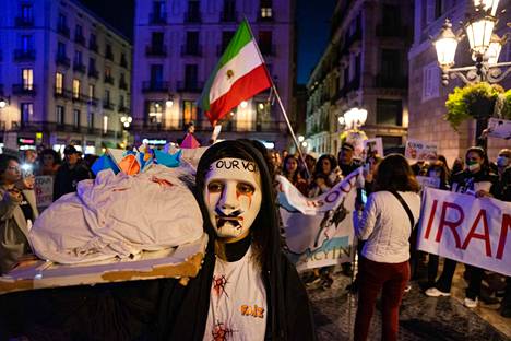 Barcelonan keskustassa järjestettiin 19. marraskuuta iranilaisyhteisön mielenosoitus Iranin hallituksen sortotoimia vastaan.