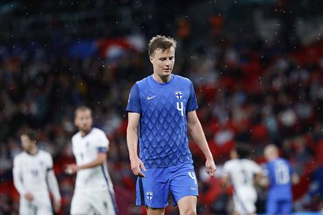 Finland's topper Robert Ivanovi's eyes were on the pitch after England's goal.