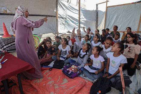 Palestinian teacher Israa Abu Mustafa set up a school class for 30 students in her destroyed home in Khan Yunis. The picture is from Wednesday.