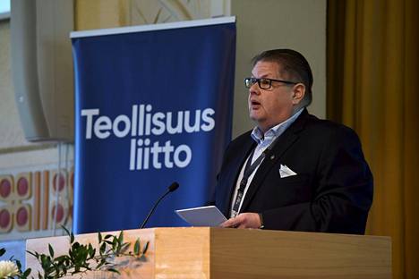 Varapuheenjohtaja Turja Lehtonen puhui Teollisuusliiton valtuuston kokouksessa Helsingissä maanantaina.