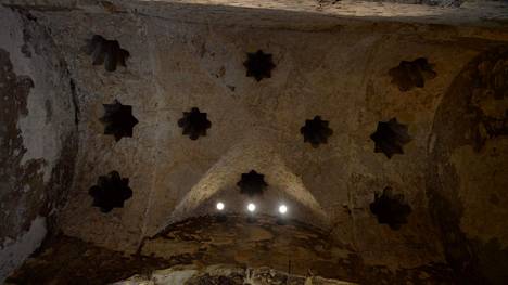 Arkeologia | Baarin remontti Sevillassa paljasti pintakerroksen takaa täydellisesti säilyneen 1100-luvun kylpylän