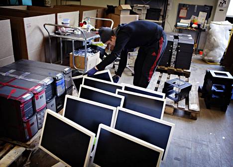 Tietokoneita kierrätyksessä vuonna 2013 Vantaalla.