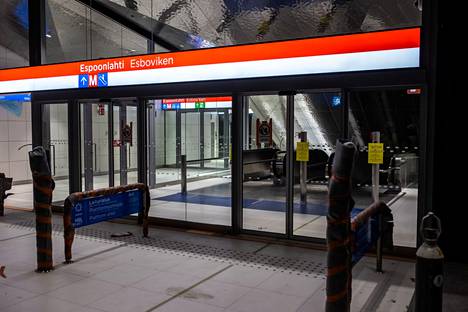 Kun länsimetron jatke avataan, ihmiset pääsevät rullaportaita pitkin suoraan metrosta kauppakeskukseen.