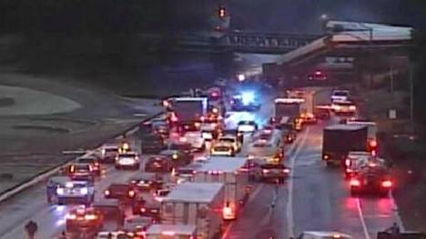 Juna suistui raiteilta moottoritien ylittävällä sillalla Washingtonin osavaltiossa, viranomaisten mukaan useita kuollut – suora lähetys onnettomuuspaikalta käynnissä