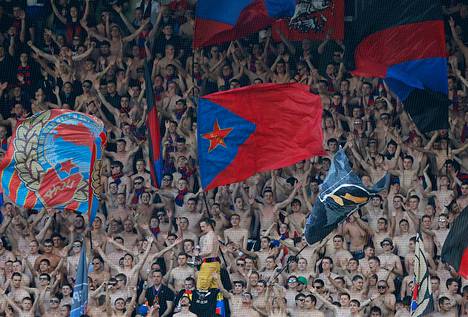Jalkapalloseura TsSKA Moskovan faneja Moskovassa vuosi sitten toukokuussa.