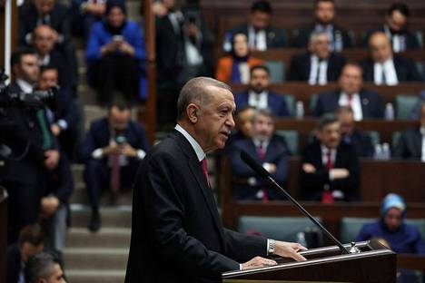 Turkin presidentti Recep Tayyip Erdoğan puhui maan parlamentissa 15 maaliskuuta. 