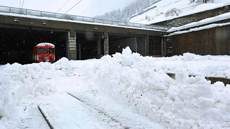 13 000 lomailijaa jumissa hiihtokeskuksessa Zermattissa – ”Koskaan ei ole ollut tällaista”, kertoo alueella asuva suomalainen