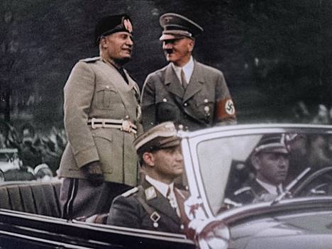 Adolf Hitler tapasi ihailemansa Benito Mussolinin syyskuussa 1937 Saksassa. Viiden päivän kiertomatka alkoi Münchenista, ja se sujui paremmin kuin heidän ensimmäisen kohtaamisensa kolme vuotta aikaisemmin Venetsiassa.