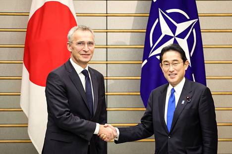 NATO Secretary General Jens Stoltenberg visited Japan at the end of January and also met Prime Minister Fumio Kishida (right).