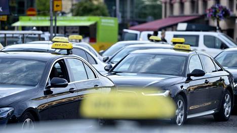 Taksit | Taksilakiuudistuksen lausuntokierros päättyi – hinnoitteluun toivottiin selkeyttä, mutta keinoista oli erimielisyyksiä