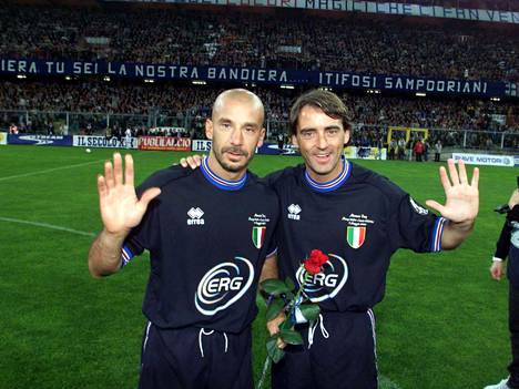 Gianluca Vialli (vas.) ja Roberto Mancini vuonna 2001.