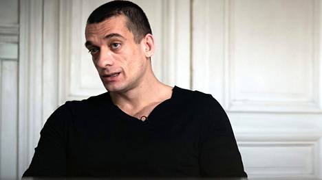 Venäläistaiteilija sai syytteen seksivideon levittämisestä Pariisin pormestariehdokkaasta, kertoo taiteilijan asianajaja